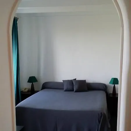 Otel La Roche Du Marais 2*