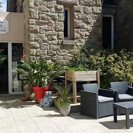 La Roche Du Marais 2*