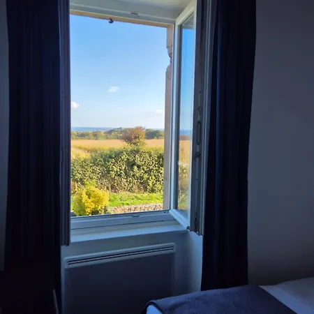 Hotel La Roche Du Marais 2*