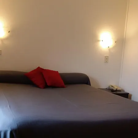 Hotel La Roche Du Marais 2*