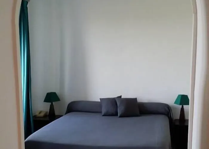 Otel La Roche Du Marais 2*