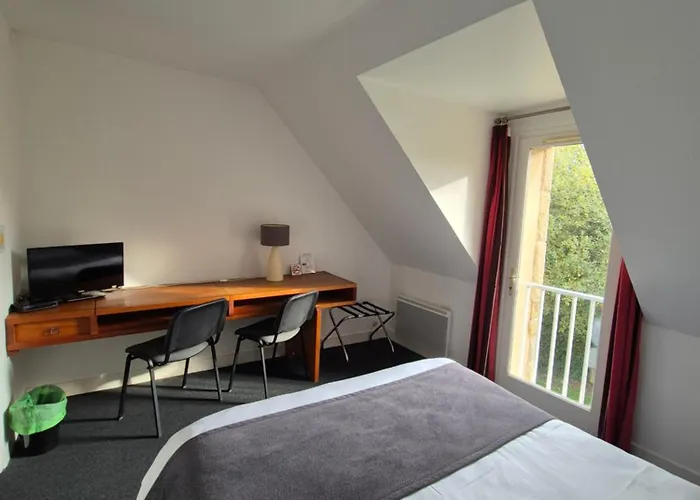 Otel La Roche Du Marais 2*