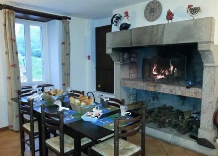 Otel La Roche Du Marais 2*