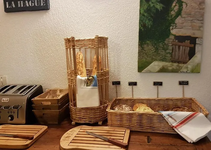 La Roche Du Marais Omonville-la-Petite